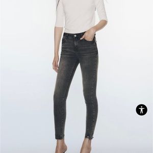 ZARA MID RISE UNFINISHED HEM SKINNY JEANS